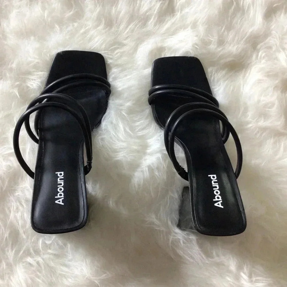 Abound Women’s Shoe Size 9 Medium Faux Leather Block Heels Slip on - Picture 3 of 5